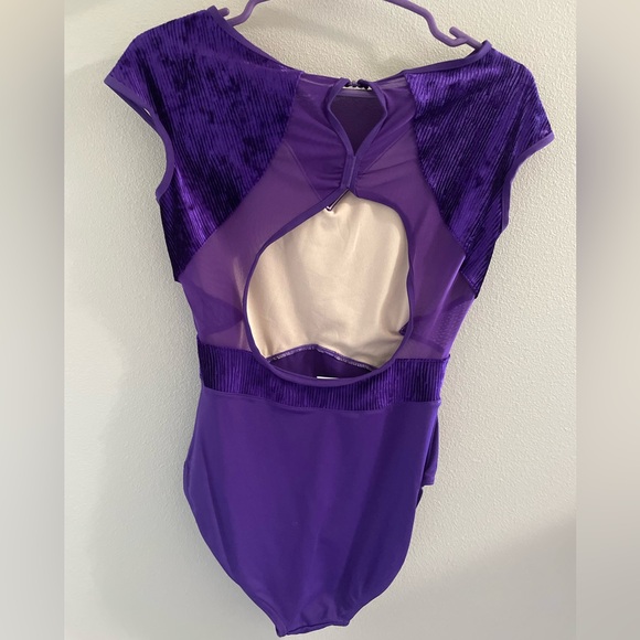 Bloch purple velvet cap sleeve size M - Picture 2 of 3